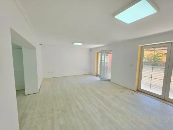 Tirane, jepet me qera ambjent biznesi Kati 0, 100 m² 1.200 € (Mozaiku)