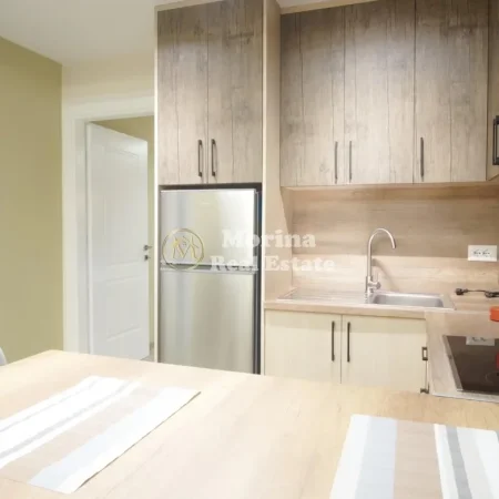 Tirane, jepet me qera apartament 1+1 Kati 1, 65 m² 750 € (21 Dhjetori)