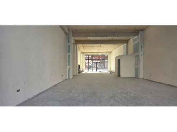 Tirane, jepet me qera ambjent biznesi Kati 0, 94 m² 1.880 € 