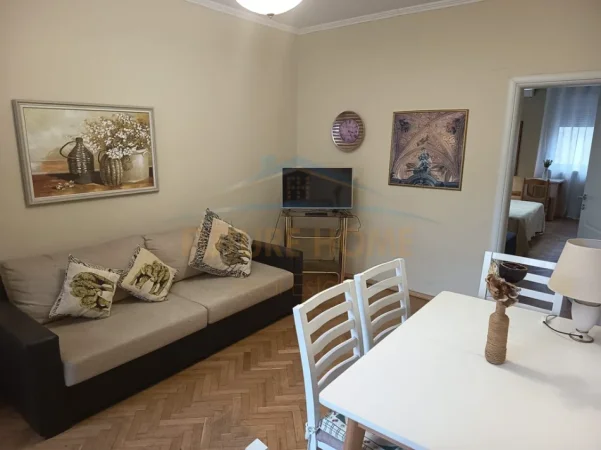 Tirane, jepet me qera apartament 1+1 Kati 2, 60 m² 600 € (MYSLYM SHYRI)