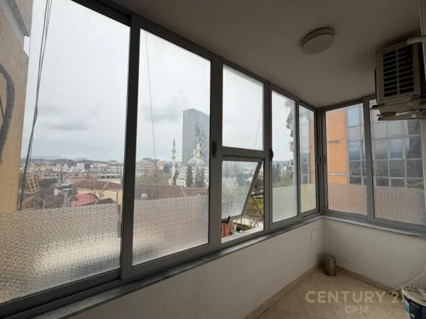 Tirane, jepet me qera ambjent biznesi Kati 5, 118 m² 950 € (Parlamenti)