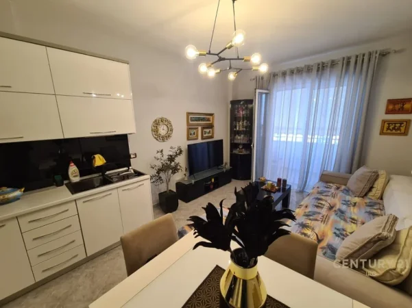 Tirane, jepet me qera apartament 1+1+Aneks+Ballkon Kati 7, 58 m² 600 € 