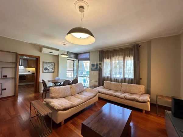Tirane, jepet me qera apartament 3+1+Aneks+Ballkon Kati 4, 165 m² 1.500 € 
