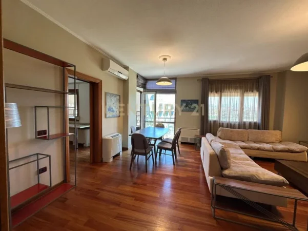 Tirane, jepet me qera apartament 3+1+Aneks+Ballkon Kati 4, 165 m² 1.500 € 