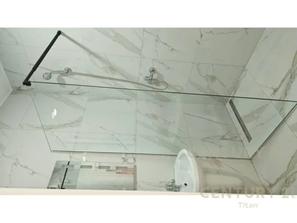 Tirane, jepet me qera apartament 2+1+Aneks+Ballkon Kati 2, 101 m² 700 € 