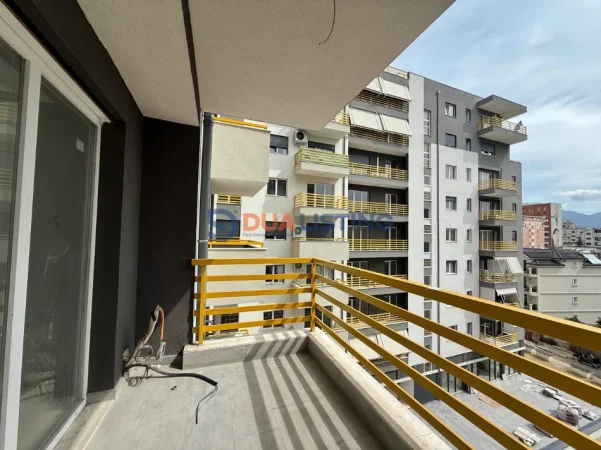 Tirane, jepet me qera apartament 1+1 , 500 € (Laprake)