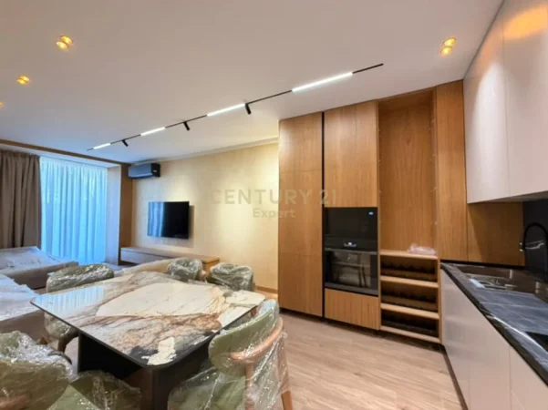 Tirane, jepet me qera apartament 2+1+Aneks+Ballkon Kati 3, 115 m² 1.500 € 