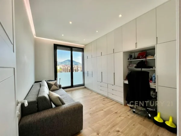 Shqiperi, jepet me qera apartament 3+1+Aneks+Ballkon Kati 2, 130 m² 2.100 € 