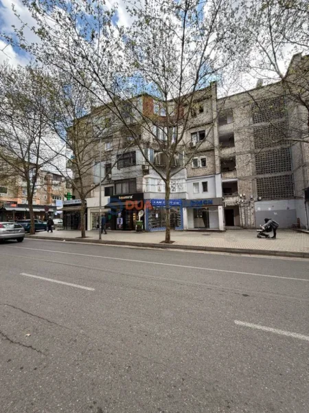 Tirane, jepet me qera apartament 1+1 , 400 € (Rruga Bardhyl)