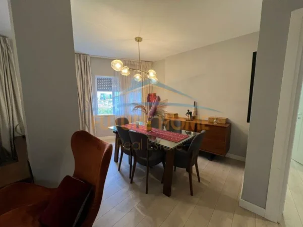 Tirane, shitet apartament 2+1+2+Ballkon Kati 3, 97 m² 225.000 € (Ish Parku i Autobuzave)
