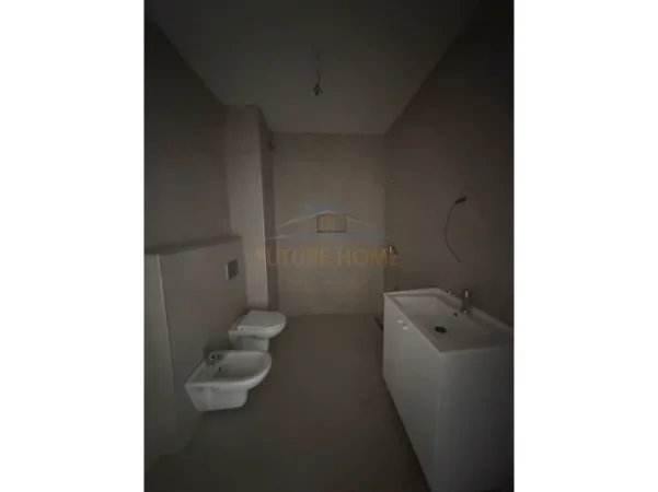 Tirane, shitet apartament 2+1 Kati 3, 100 m² 160.000 € (UNAZA E RE)