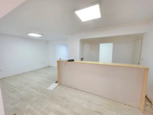Tirane, jepet me qera dyqan Kati 0, 100 m² 1.200 € (Mozaiku)