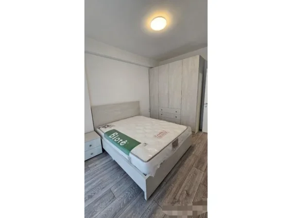 Tirane, jepet me qera apartament 1+1+Ballkon Kati 3, 80 m² 600 € (LIQENI I THATE)