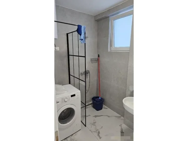 Tirane, jepet me qera apartament 1+1+Ballkon Kati 3, 80 m² 600 € (LIQENI I THATE)