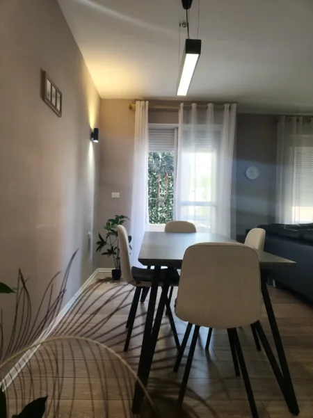 Tirane, jepet me qera apartament 1+1+Ballkon Kati 2, 65 m² 650 € (Myslym Shyri)