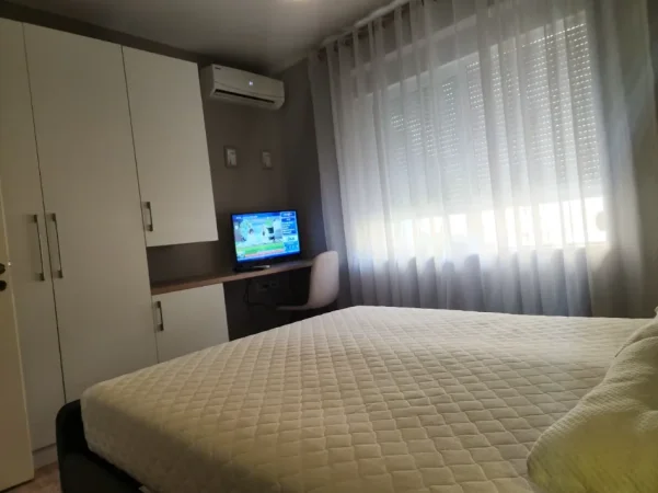 Tirane, jepet me qera apartament 1+1+Ballkon Kati 2, 65 m² 650 € (Myslym Shyri)