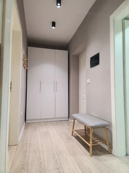 Tirane, jepet me qera apartament 1+1+Ballkon Kati 2, 65 m² 650 € (Myslym Shyri)