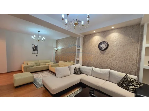 Fier, shitet apartament 3+1 Kati 8, 186 m² 196.000 € (Lagjia 29 Nentori, Fier.)