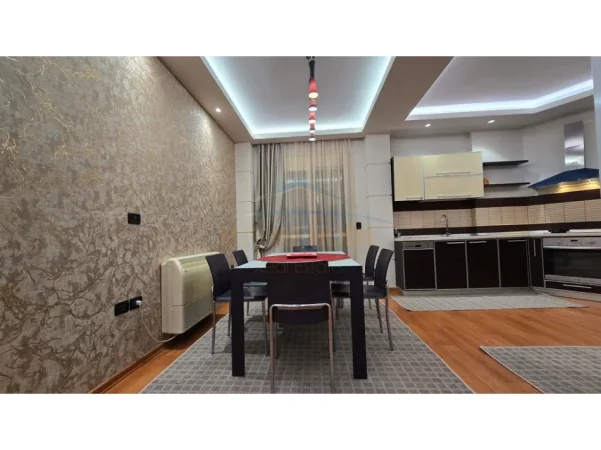 Fier, shitet apartament 3+1 Kati 8, 186 m² 196.000 € (Lagjia 29 Nentori, Fier.)