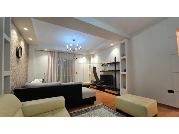 Fier, shitet apartament 3+1 Kati 8, 186 m² 196.000 € (Lagjia 29 Nentori, Fier.)
