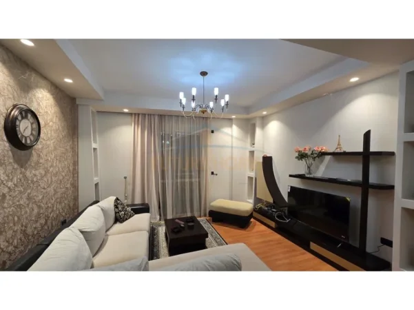 Fier, shitet apartament 3+1 Kati 8, 186 m² 196.000 € (Lagjia 29 Nentori, Fier.)