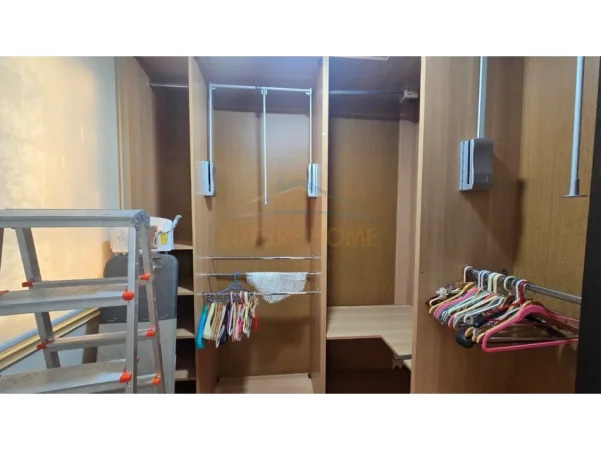 Fier, shitet apartament 3+1 Kati 8, 186 m² 196.000 € (Lagjia 29 Nentori, Fier.)