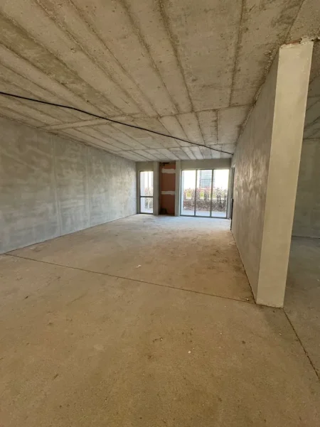 Tirane, jepet me qera dyqan Kati 0, 345 m² 5.200 € (LIQENI I THATE)