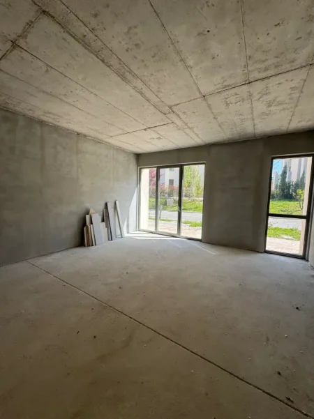 Tirane, jepet me qera dyqan Kati 0, 345 m² 5.200 € (LIQENI I THATE)