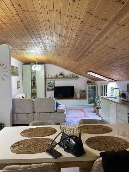 Tirane, jepet me qera apartament 2+1 Kati 3, 75 m² 600 € (Rruga e Dibres)