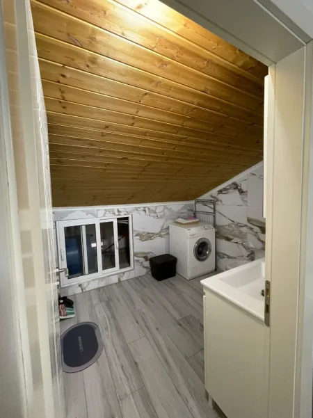 Tirane, jepet me qera apartament 2+1 Kati 3, 75 m² 600 € (Rruga e Dibres)