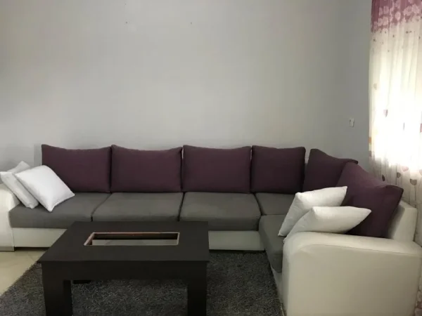 Jepet me qera apartament 1+1+Ballkon+1 dhome gatimi ne Laprake 40,000 Leke/Muaj (KOMISIONI 0)