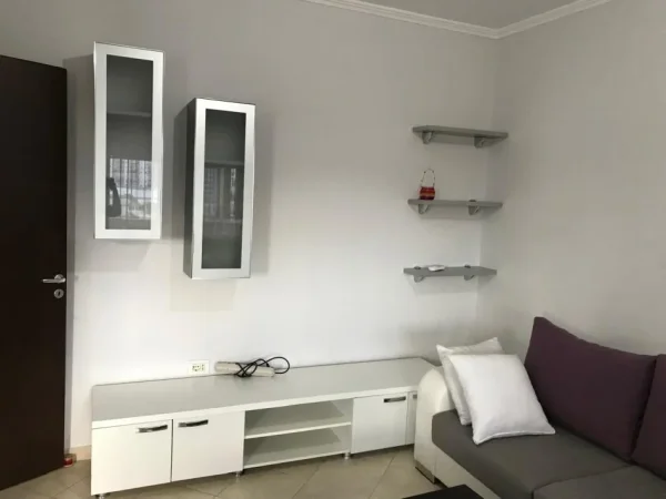 Jepet me qera apartament 1+1+Ballkon+1 dhome gatimi ne Laprake 40,000 Leke/Muaj (KOMISIONI 0)