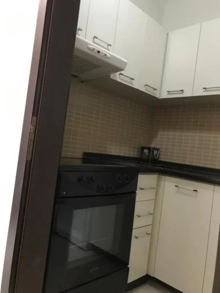 Jepet me qera apartament 1+1+Ballkon+1 dhome gatimi ne Laprake 40,000 Leke/Muaj (KOMISIONI 0)
