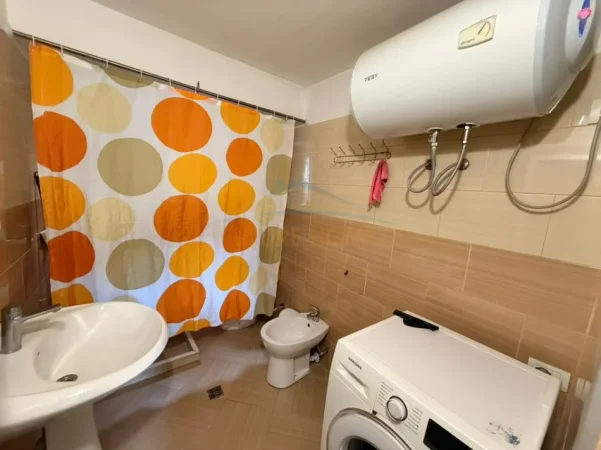 Tirane, jepet me qera apartament 1+1 Kati 1, 60 m² 330 € (NISHARAKU)