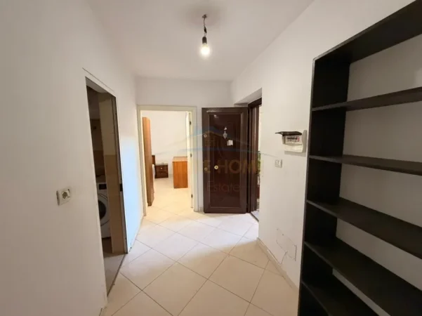 Tirane, jepet me qera apartament 1+1 Kati 1, 60 m² 330 € (NISHARAKU)