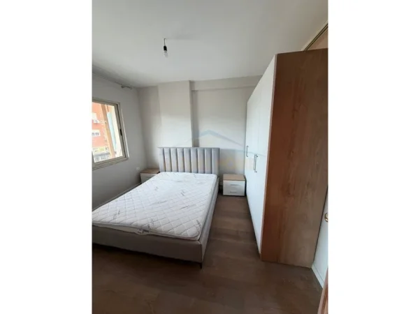 Tirane, jepet me qera apartament 2+1 Kati 2, 68 m² 450 € (astir)