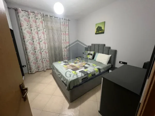 Durres, jepet me qera apartament 1+1+Ballkon Kati 7, 75 m² 350 € (Shkembi i Kavajes)