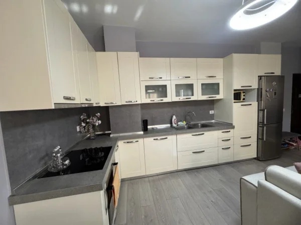 Tirane, jepet me qera apartament 1+1+Ballkon Kati 2, 78 m² 570 € (JORAN MISJA)