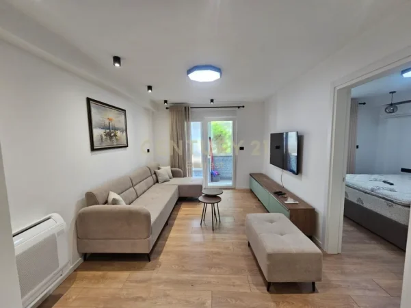 Shqiperi, jepet me qera apartament 1+1 Kati 0, 52 m² 500 € (Oxhaku)