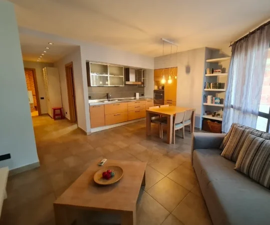 Shqiperi, jepet me qera apartament 1+1 Kati 7, 70 m² 700 € (bllok)