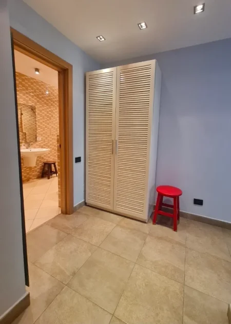 Shqiperi, jepet me qera apartament 1+1 Kati 7, 70 m² 700 € (bllok)