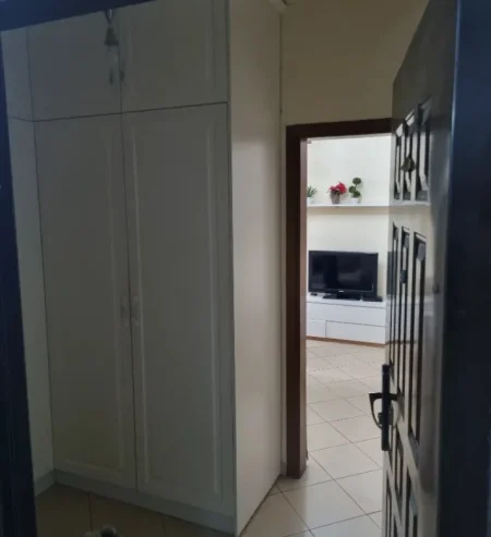 Tirane, jepet me qera apartament 2+1 Kati 2, 108 m² 600 € (Bulevardi Bajram Curri)