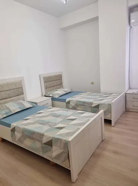 Tirane, jepet me qera apartament 2+1 Kati 5, 100 m² 700 € (STACIONI I TRENIT)