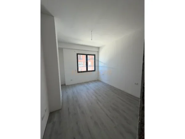 Tirane, shitet apartament 2+1+Ballkon Kati 3, 100 m² 160.000 € (UNAZA E RE)