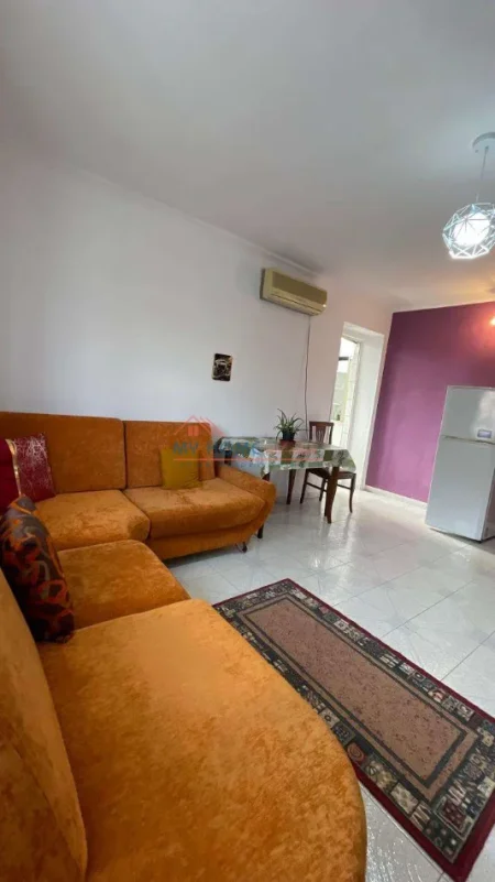 Tirane, jepet me qera apartament 1+1+Ballkon Kati 3, 70 m² 550 € (Rruga e Elbasanit)