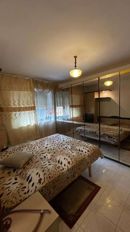 Tirane, jepet me qera apartament 1+1+Ballkon Kati 3, 70 m² 550 € (Rruga e Elbasanit)