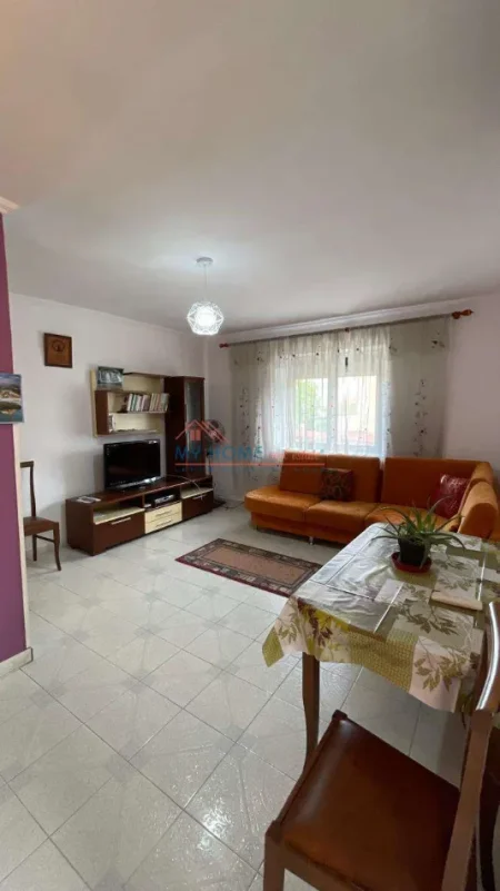 Tirane, jepet me qera apartament 1+1+Ballkon Kati 3, 70 m² 550 € (Rruga e Elbasanit)