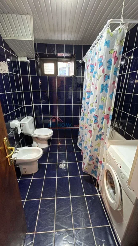 Tirane, jepet me qera apartament 1+1+Ballkon Kati 3, 70 m² 550 € (Rruga e Elbasanit)