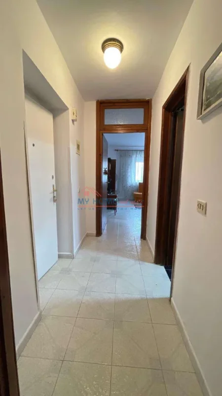 Tirane, jepet me qera apartament 1+1+Ballkon Kati 3, 70 m² 550 € (Rruga e Elbasanit)