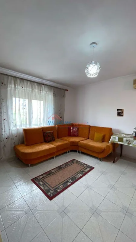 Tirane, jepet me qera apartament 1+1+Ballkon Kati 3, 70 m² 550 € (Rruga e Elbasanit)